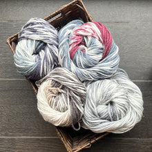 Cargar imagen en el visor de la galería, KIT CHALECO CUELLO REDONDO JACQUARD