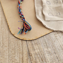 Cargar imagen en el visor de la galería, Kit calendario de adviento para tejer y bordar
