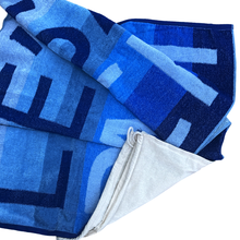 Cargar imagen en el visor de la galería, Mochila / Toalla Personalizada – Un regalo único y lleno de amor 💛
