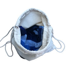 Cargar imagen en el visor de la galería, Mochila / Toalla Personalizada – Un regalo único y lleno de amor 💛
