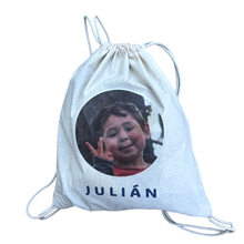 Cargar imagen en el visor de la galería, Mochila / Toalla Personalizada – Un regalo único y lleno de amor 💛
